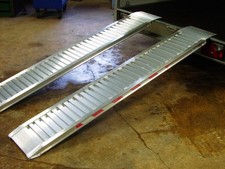 Alu Auffahrschiene Auffahrrampe Schiene Rampe 2000 kg 1980 mm für Anhänger