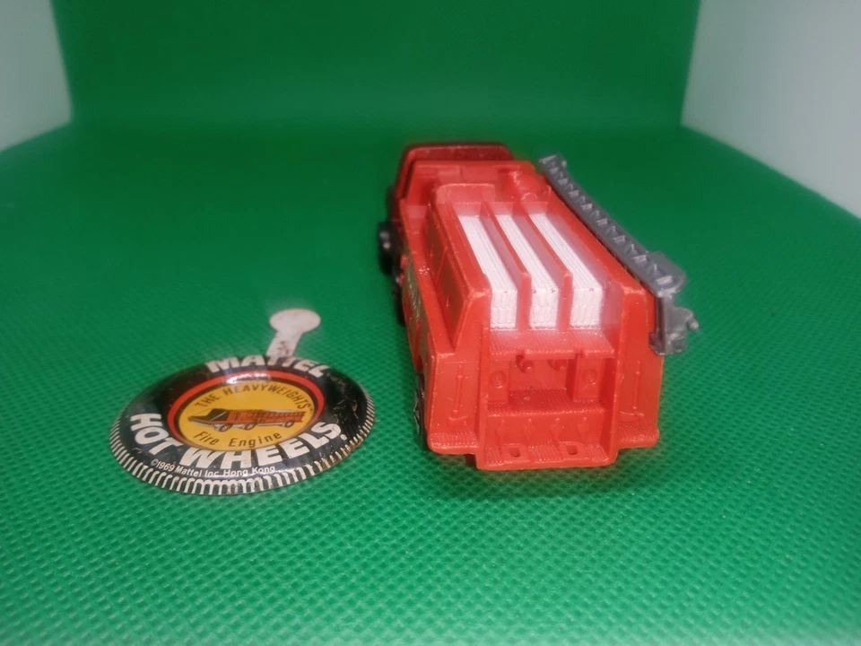 Vintage Hot Wheels Redline Heavyweights "Red" Fire Truck with Ladder / Button #2 - Image 4 of 4