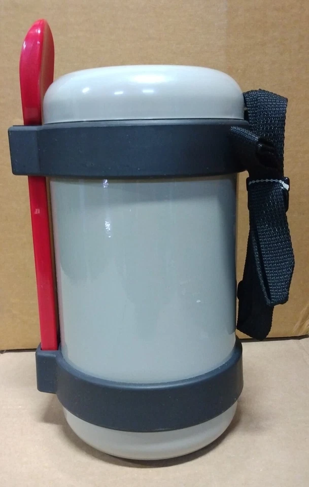 Tarro de comida al vacío Nissan completo con correa dos cuencos y cuchara Foto 2 de 4