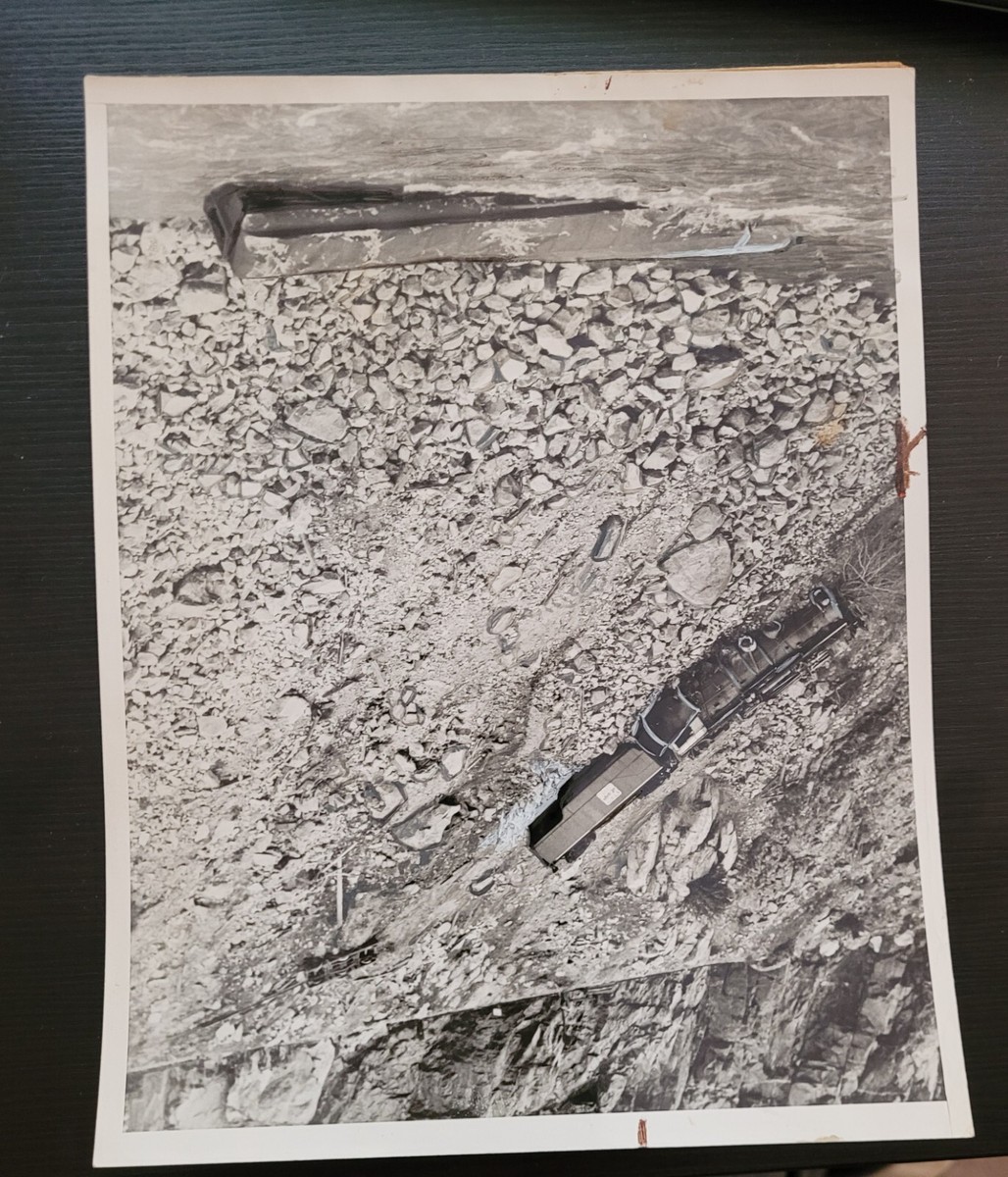 OROVILLE, CALIFORNIA ORIGINAL PHOTO TRAIN WRECK VINTAGE X INCH
