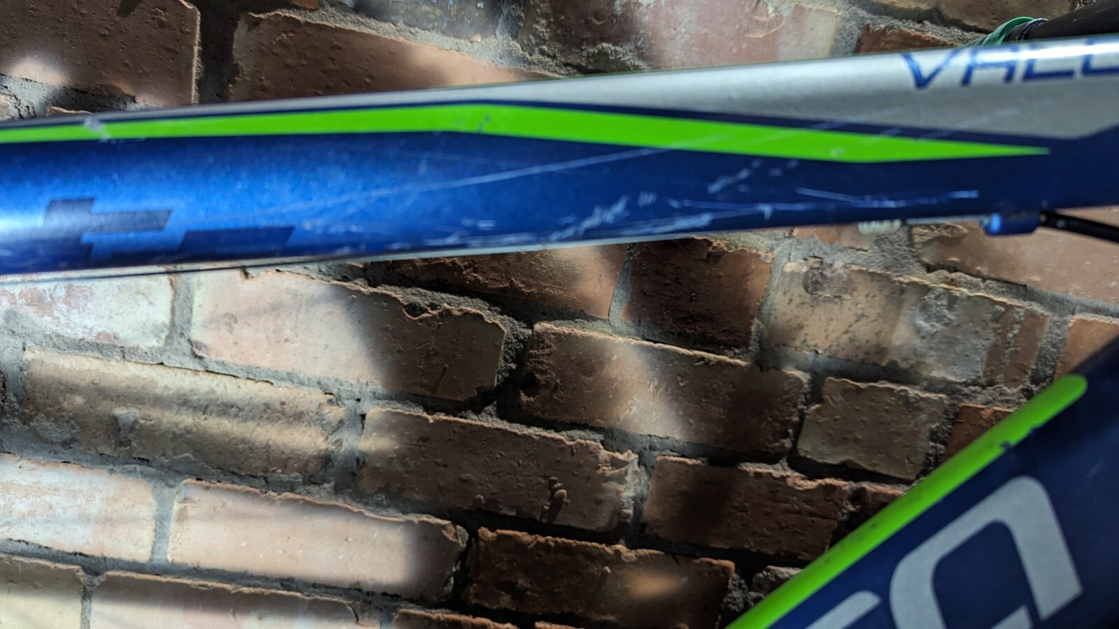 carrera valour 27.5 mountain bike