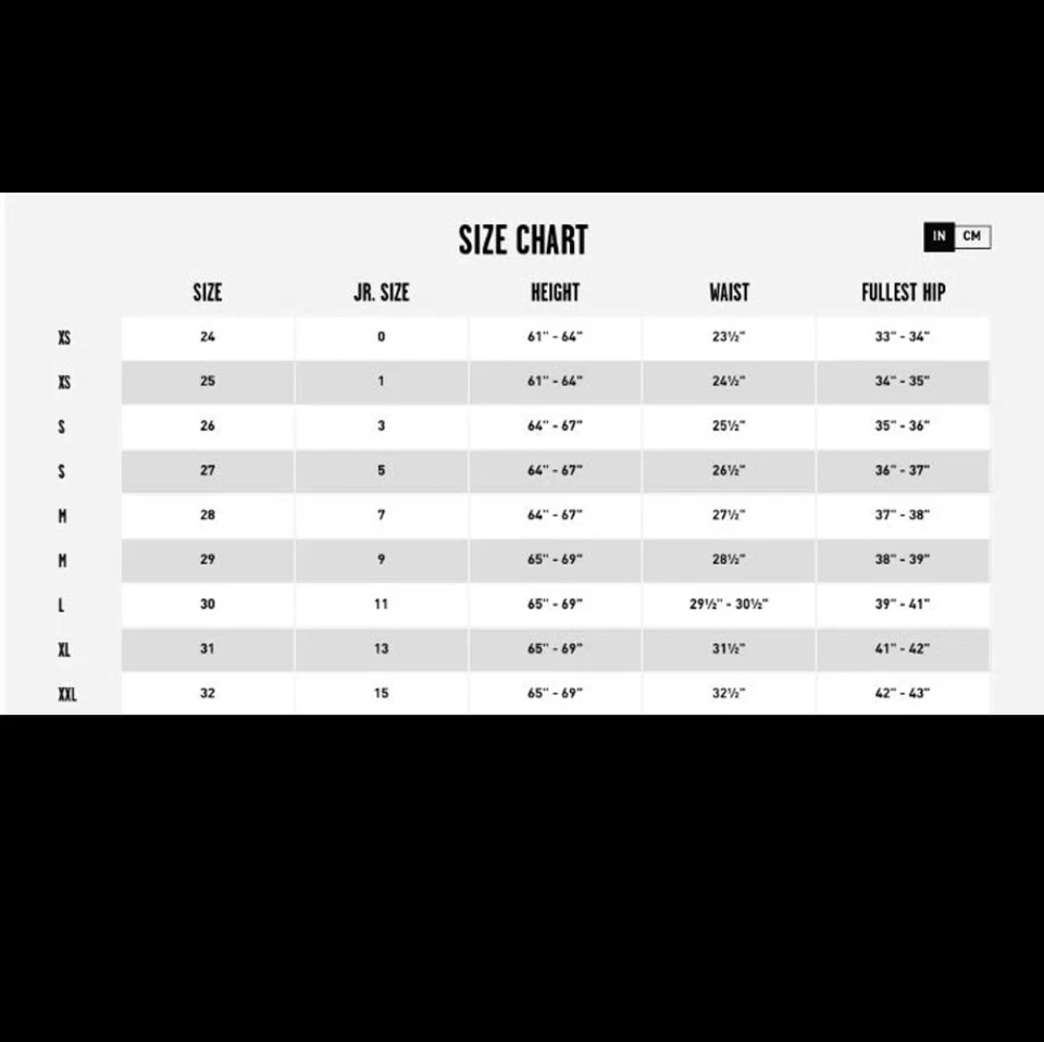 Volcom Women's Chino Frochickie Shorts New With Tags - Image 4 of 4