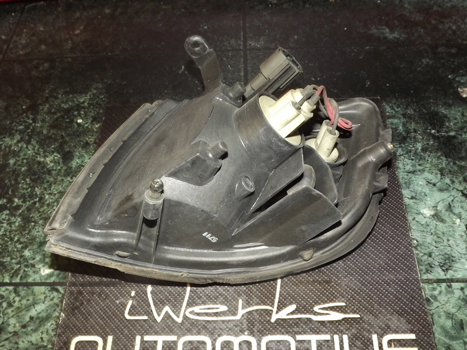 96-98 OEM Infiniti I30 A32 front passenger corner light lamp assembly 3361 R V2 - Image 4 of 4