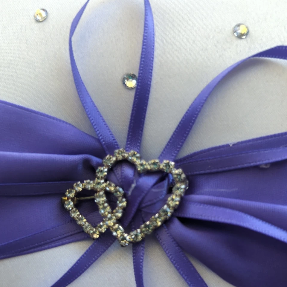Anel de casamento travesseiro portador travesseiro anel de casamento suporte branco e roxo - Imagem 3 de 4