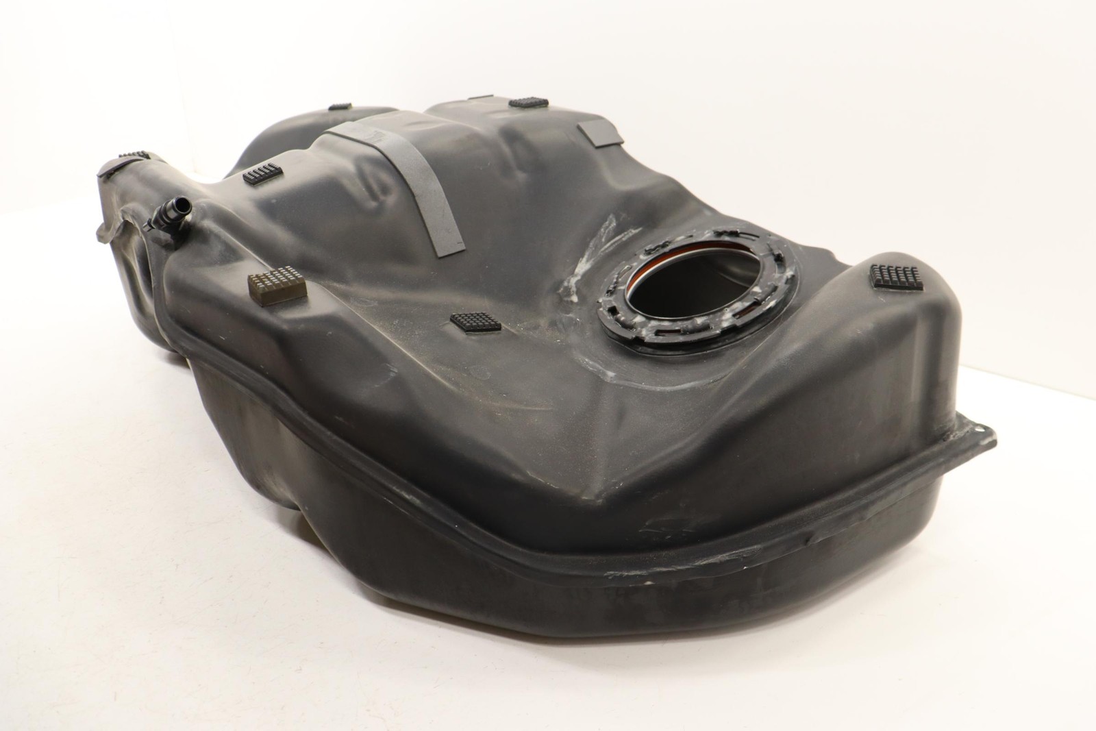 2017 - 2024 MASERATI GHIBLI 3.0L FUEL GAS TANK RESERVOIR STORAGE OEM 06700382480
