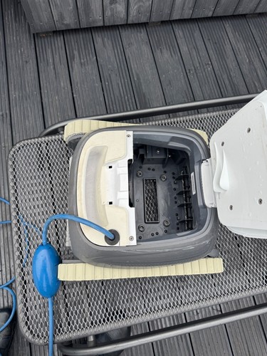 Pollroboter Dolphin 6 Jahre alt, Wand und Bodenreinigung - Bild 4 von 6