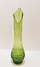 VTG L.E. Smith Green Solitaire Swung Vase 15" very pretty shape at the top.