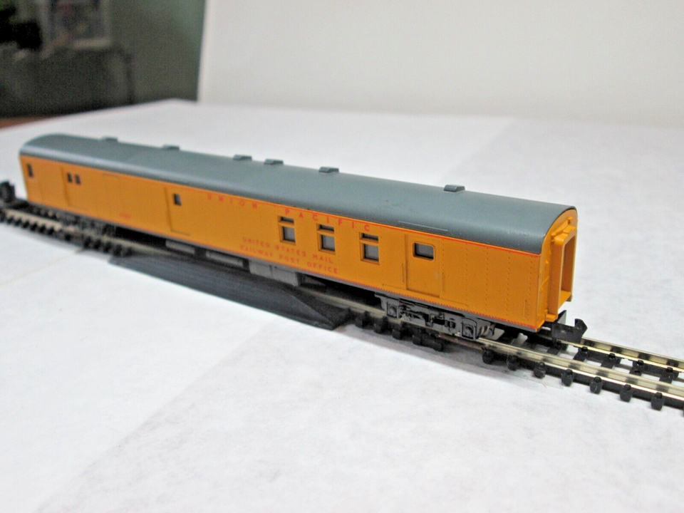 N Scale Passenger Car; #5907, Union Pacific, RPO, Rapido couplers | eBay