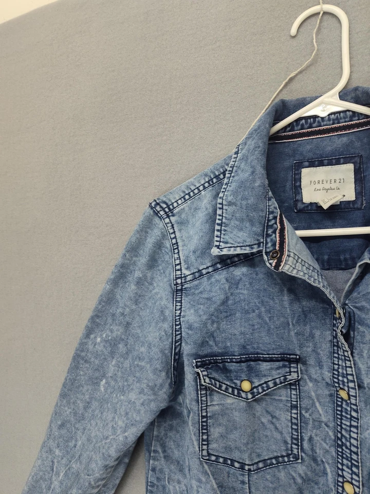 Forever 21 Denim Shirt Womens Large Blue Snap Button Western Casual Long Sleeve - Image 2 of 4