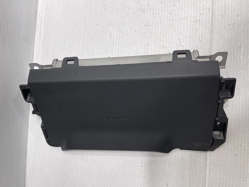 ✅ 2021-2023 TOYOTA SIENNA STEERING WHEEL AND DRIVER KNEE AIRBAG OEM✅ - Image 3 of 4