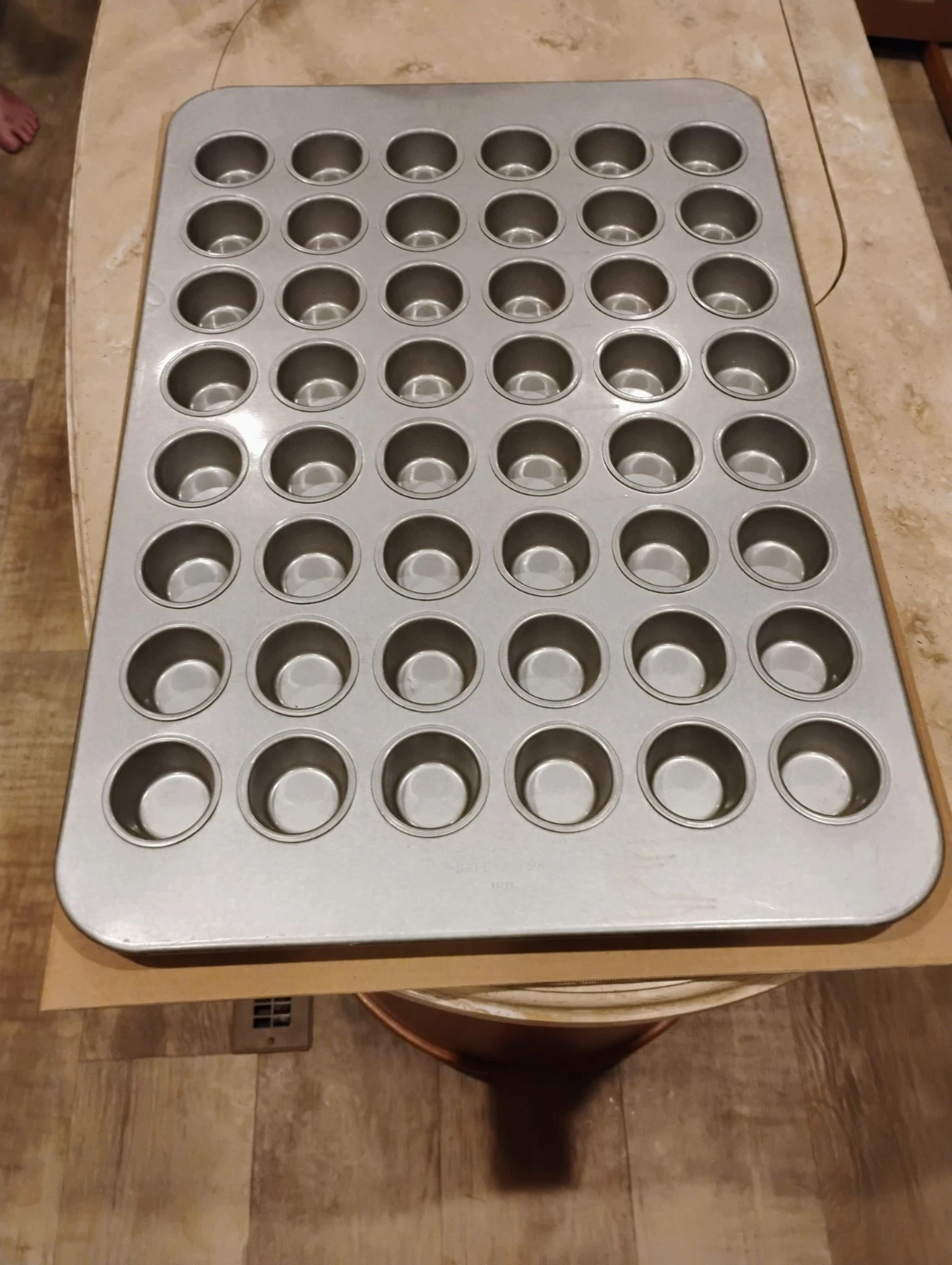 Chicago Metallic Heavy Duty Stainless Steel Commercial (48) Cupcake Muffin Pan
Opens in a new window