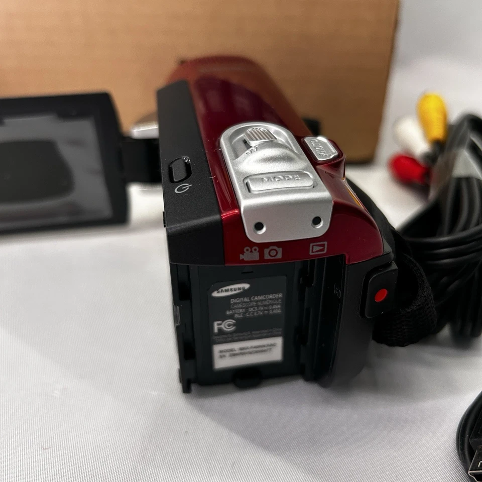 Samsung SMX-F40RN Digital Camcorder- Red, New, Open Box. - Image 4 of 4