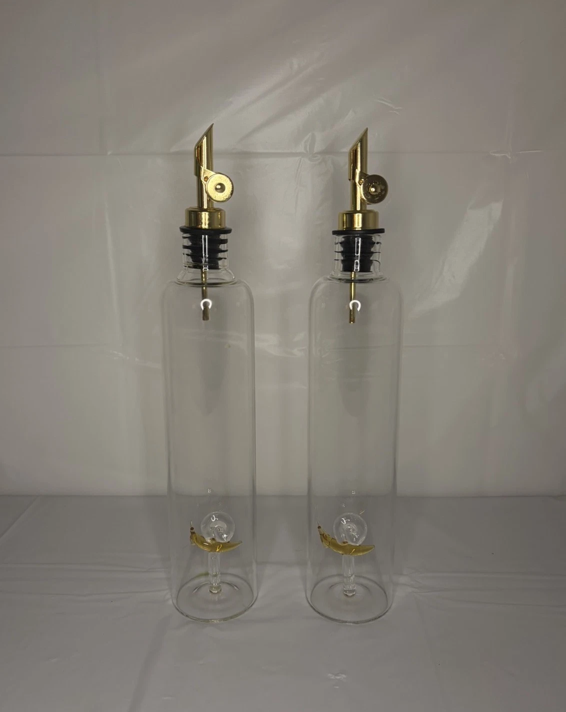 Clear Glass Oil and Vinegar Dispenser Bottles with Gold Pour Spout and Snails
Opens in a new window 