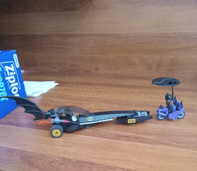 Lego Batman Set 7779 The Batman Dragster: Catwoman Pursuit w/ Minifigs
