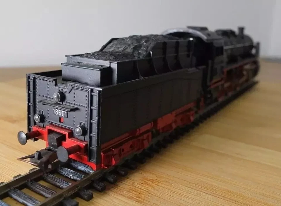 Trix Express 207 HO Gauge DR BR 18 / Bavarian S3/6 steam locomotive in black - Image 4 of 4