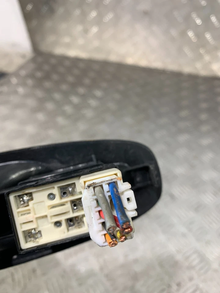 Interruptor de ventana delantera del lado del pasajero Hyundai Accent 2004 #2 Foto 3 de 3