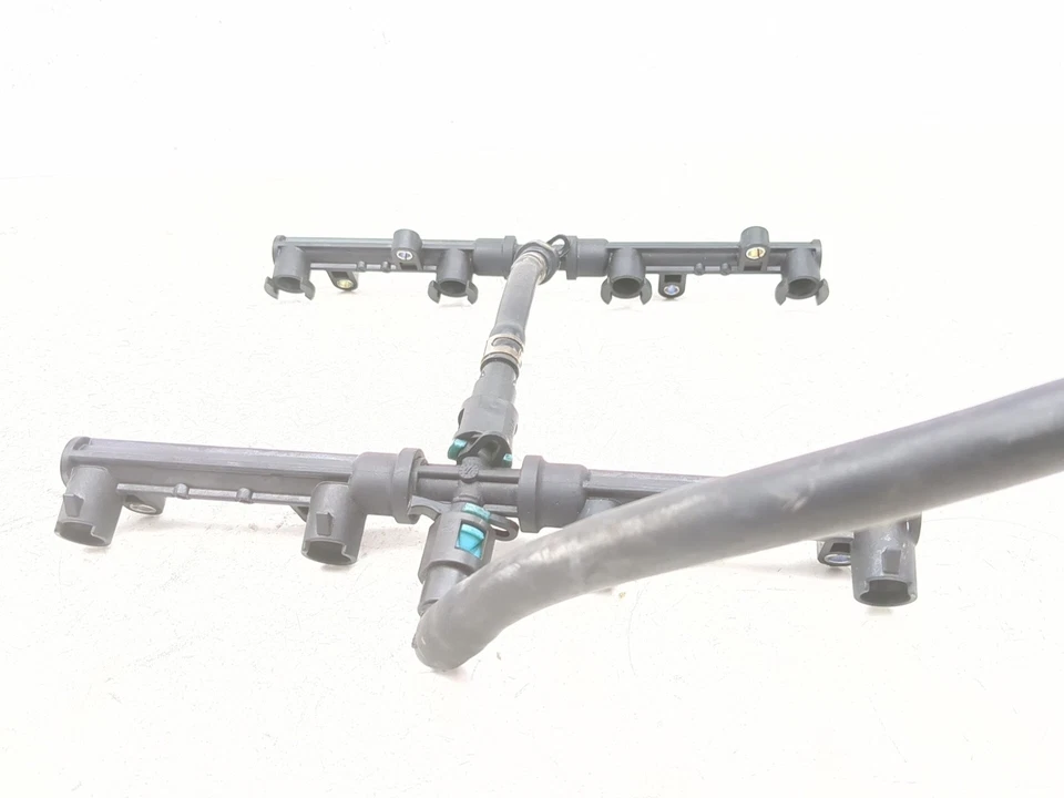 12-16 Honda CBR1000RR Petrol Gas Fuel Line Hose With Fuel Rail - Image 3 of 4