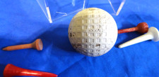 ANTIQUE VINTAGE CLUB GOLF BALL 4 VINTAGE GOLF TEES IN DISPALY BOX PATENT PEND