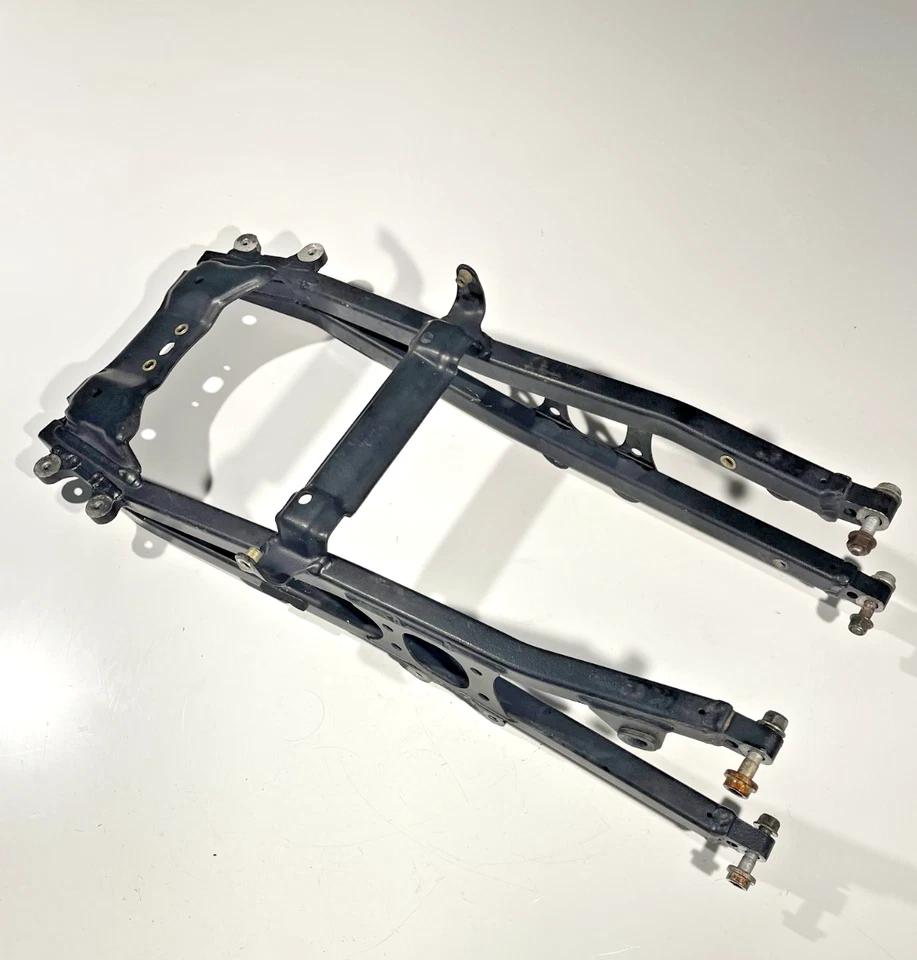 Submarco trasero negro Triumph Speedfour TT 600 TT600 2000 2001 2002 2003 FABRICANTE DE EQUIPOS ORIGINALES Foto 2 de 4