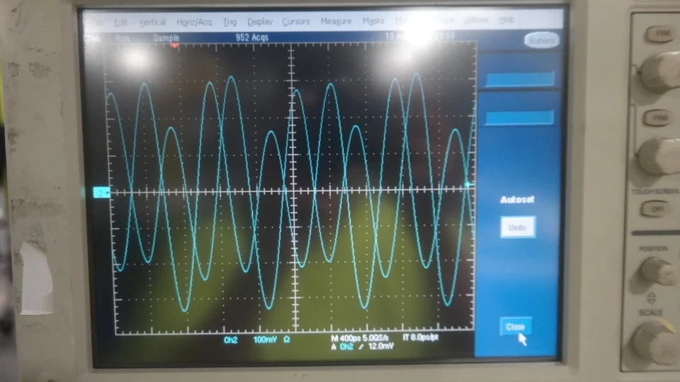 Osciloscopio digital de fósforo Tektronix TDS5104B 4 CANALES 1 GHz 5 GS/s - Códigos de error Foto 3 de 4