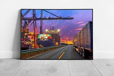Sonnenuntergang über Transport Container LKW auf der Straße zum Hafen Industrie