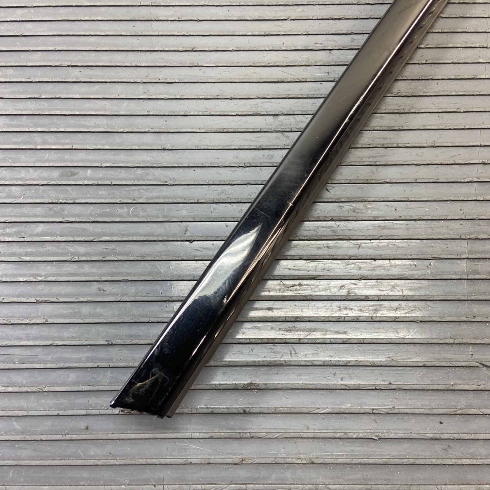 BMW i8 2014-2020 Right Outer Molding