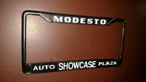 •) Modesto(• Auto showcase Plaza"Metal Licence Plate Frame. Pre-owned - Picture 1 of 4