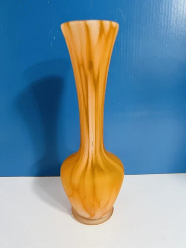 VTG Beautiful Hand Blown Satin Swirl Honey Frosted Bud Vase~8”