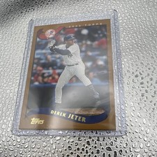 Topps 2002 Base Set Derek Jeter #75 New York Yankees Baseball Card