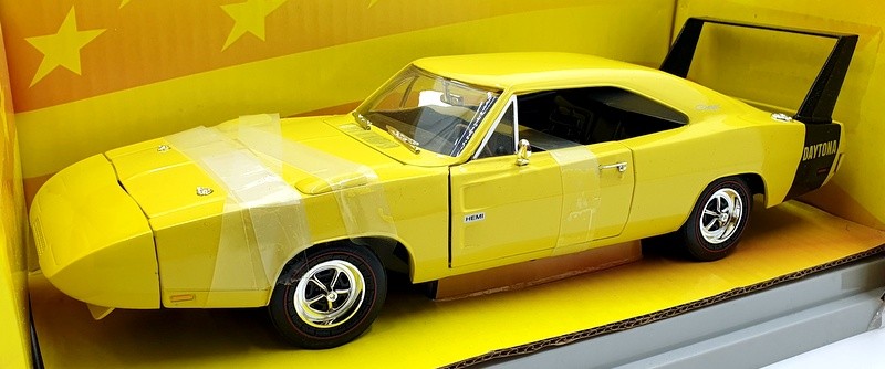 Ertl 1/18 Scale Diecast 33012 - 1969 Dodge Charger Daytona