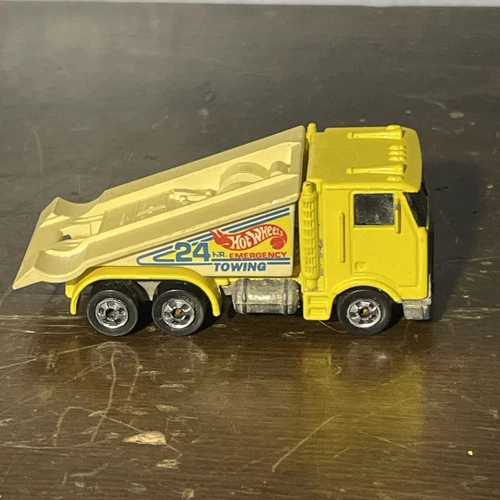 Mattel Hot Wheels Vintage  1986 24 HR Emergency Towing Truck Yellow