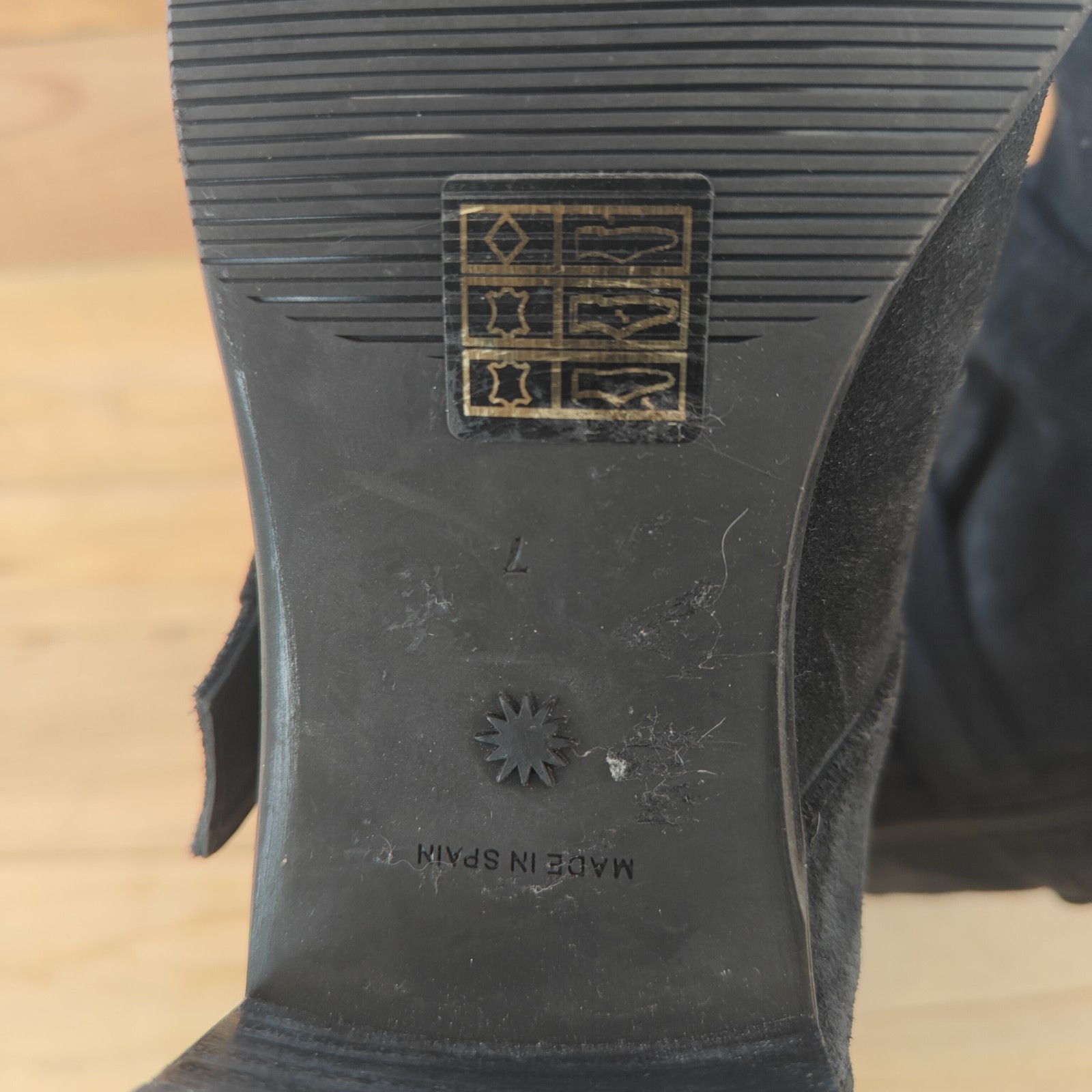 Stuart Weitzman Women's Black Suede Side Zip Block Heel Buckled Ankle Boots Sz 7