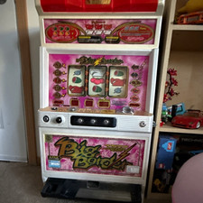 Blazing Berries Casino Reel Slot Machine Pink "Black Berek"
