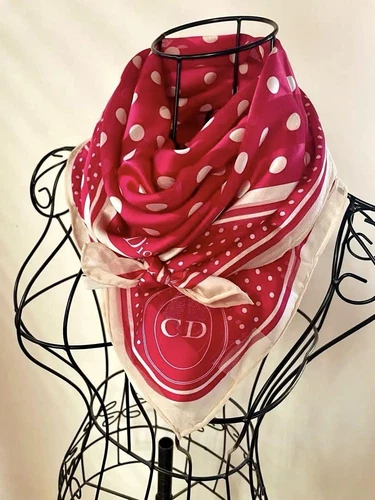 Authentique foulard en soie rose motif logo CD Christian Dior à pois 83 x 83 cm femme