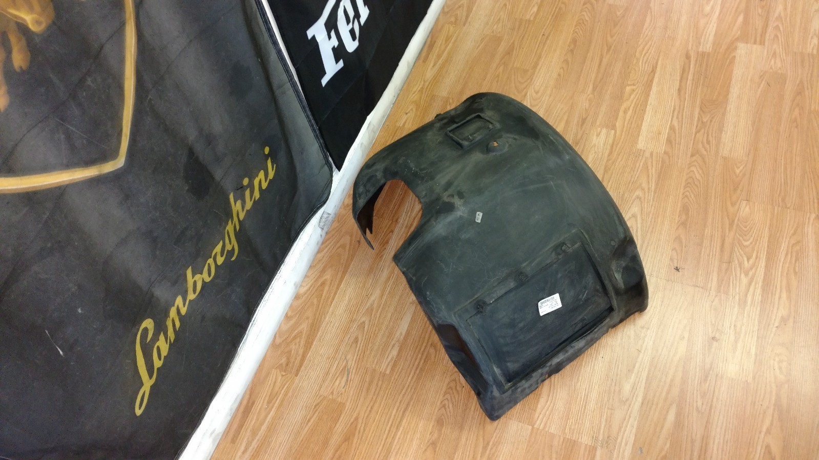 LAMBORGHINI MURCIELAGO LP640 670 FRONT LEFT UPPER WHEELHOUSE BOX OEM 410821177  