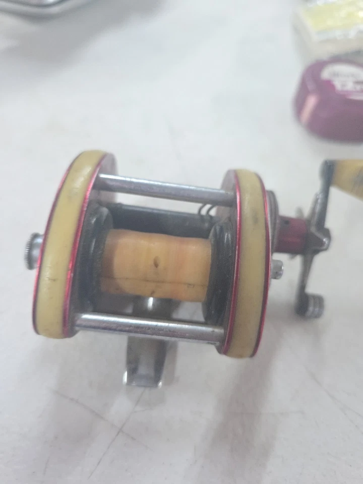 Carrete de pesca Bronson Invader 26 vintage años 60 Foto 2 de 4