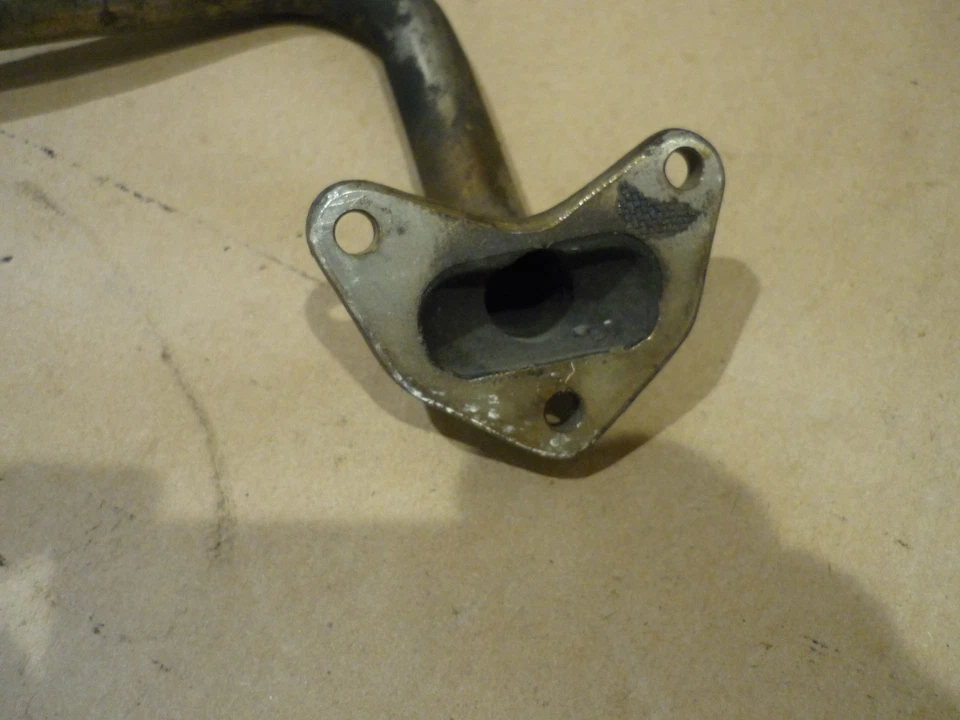 Ferrari 512M-TR- Tubo de inyección de aire derecho con válvula de retención- P/N 149298 Foto 2 de 4