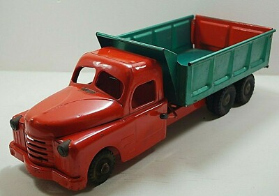STRUCTO 1950's TOYS DUMP TRUCK HYDRAULICALLY OPERATED PRESSED