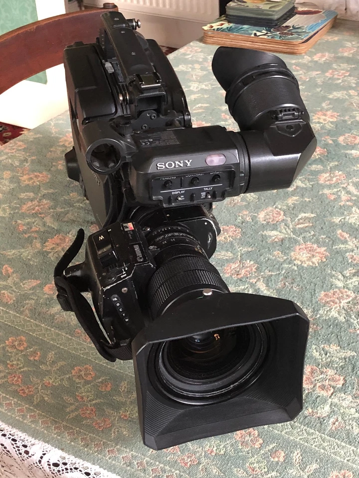Sony DSR-450WSP DVCPRO/DVCAM Digital Camcorder in good working order. - Image 2 of 4