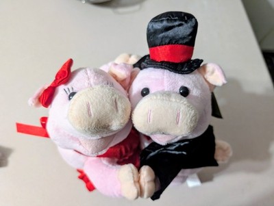 Carlton Cards Mambo Number 5 Dancing/Music Playing Pigs. Tested, Works, W/Tags.