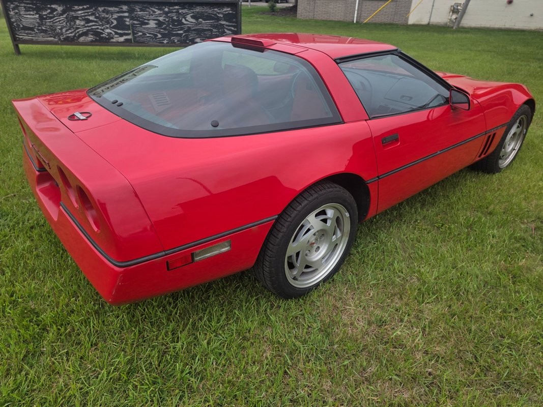 1990 Red Chevrolet Corvette   | C4 Corvette Photo 2