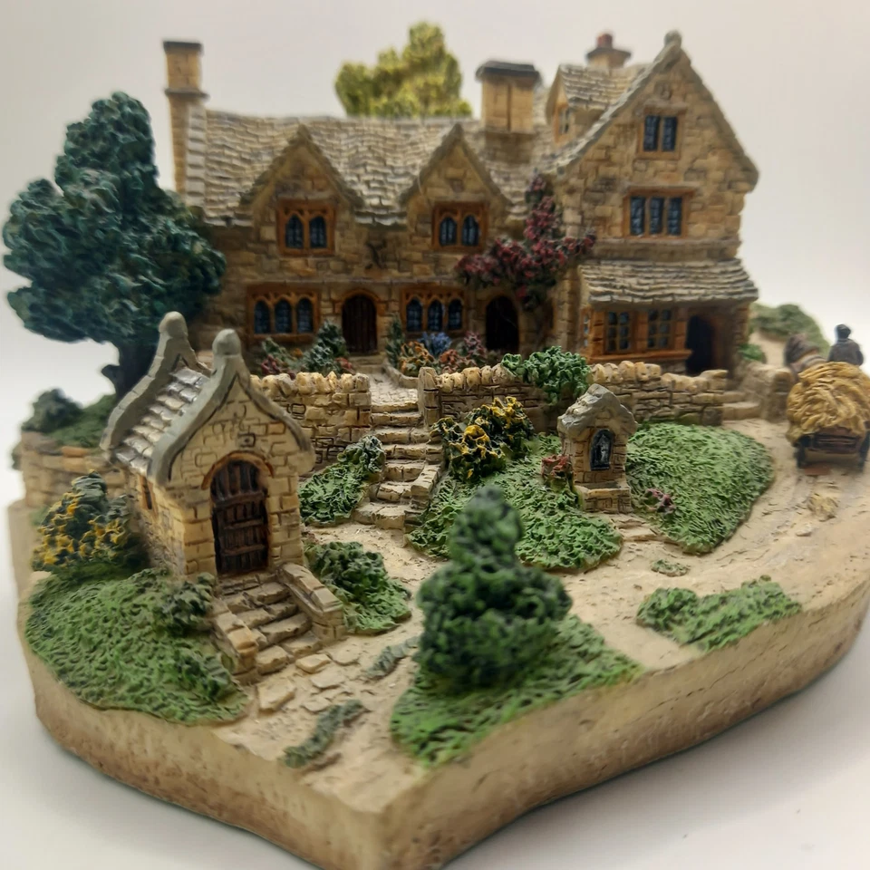 Z Gauge 1:220 Scale Model Railway Locomotive Train Diorama Hamlet Village Scene - Image 2 of 4