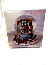 Musical Waterglobe Santa Claus Plays Santa Claus is Coming to Town-Working