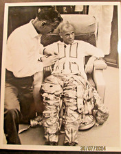 JOHN GLENN:ASTRONAUT (ORIG,1962 VINTAGE SPACE RACE NASA,PRESSPHOTO COLLECTION)