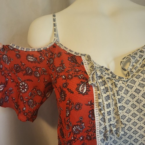 Jolt Juniors X-Small Off Shoulder Red & White Floral Tie Front Lightweight - Picture 2 of 7