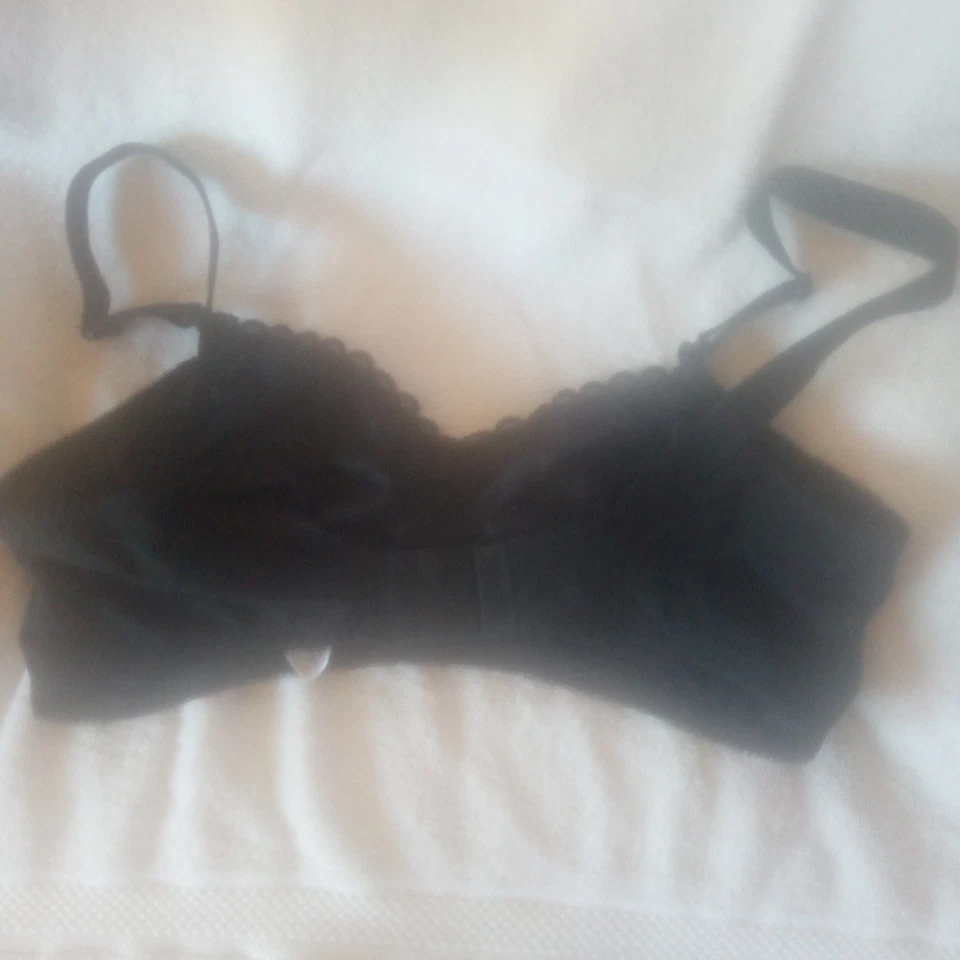 Berlei Woman's Black Lacy Bra Size 36B New - Image 3 of 4