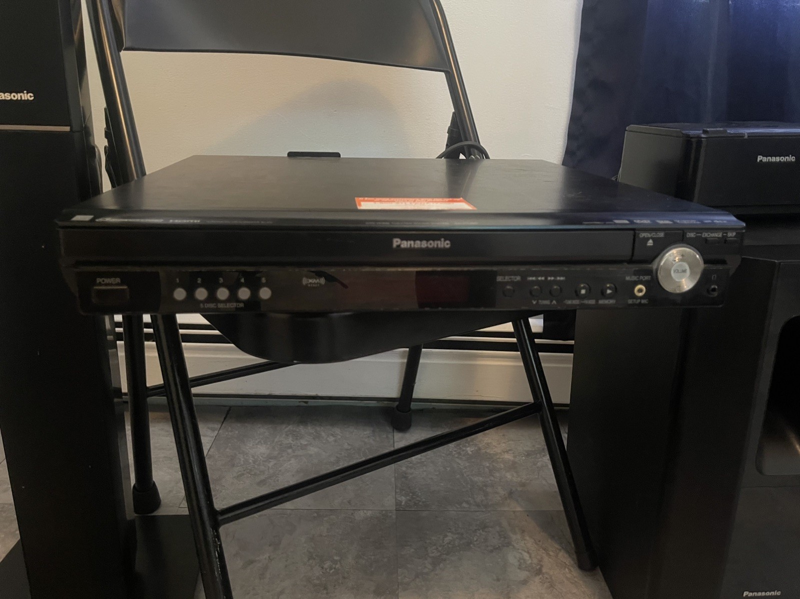 System With Tower Speakers And Sub