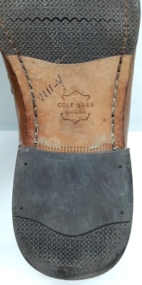 Cole Haan Men display picture 1