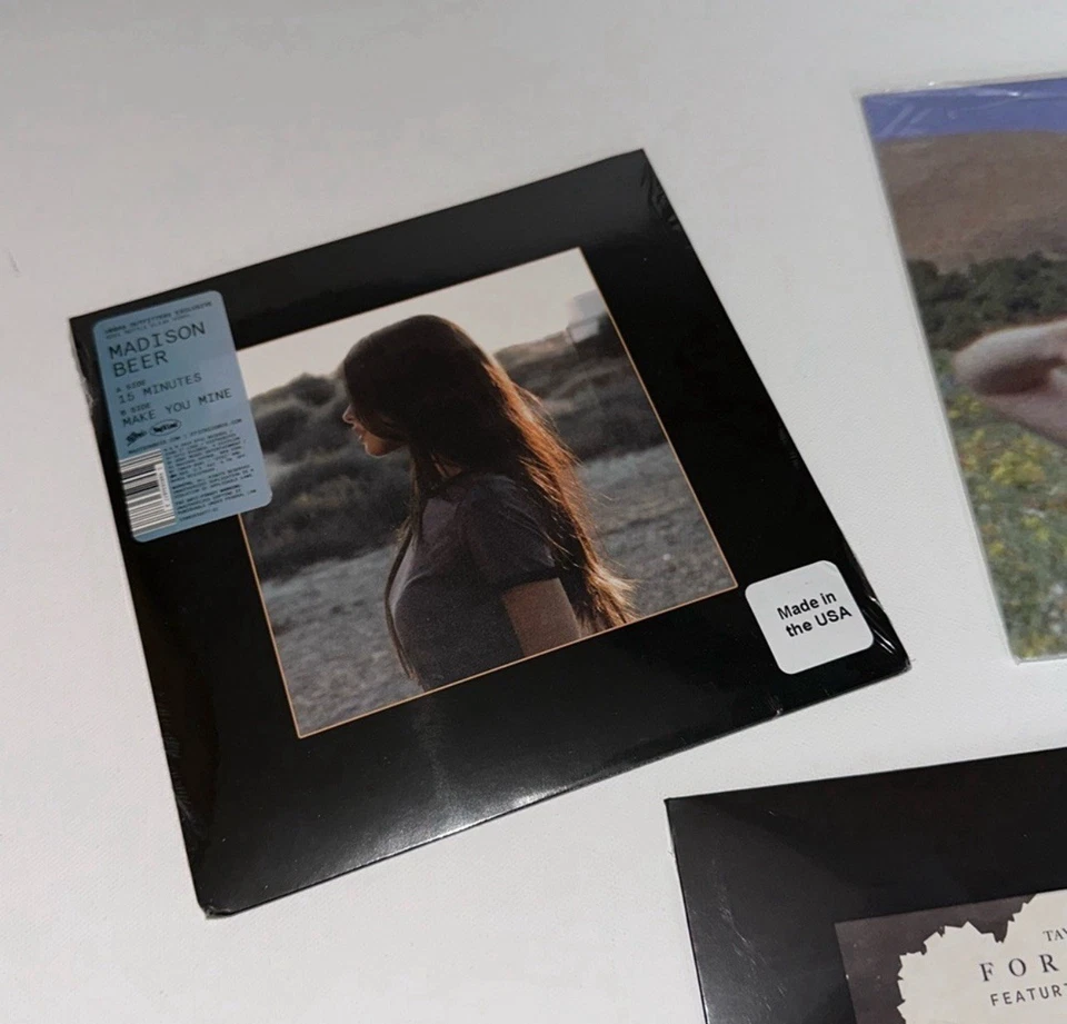 NEW TAYLOR SWIFT, BILLIE EILLISH, MADISON BEER 7 INCH VINYLS - Image 4 of 4