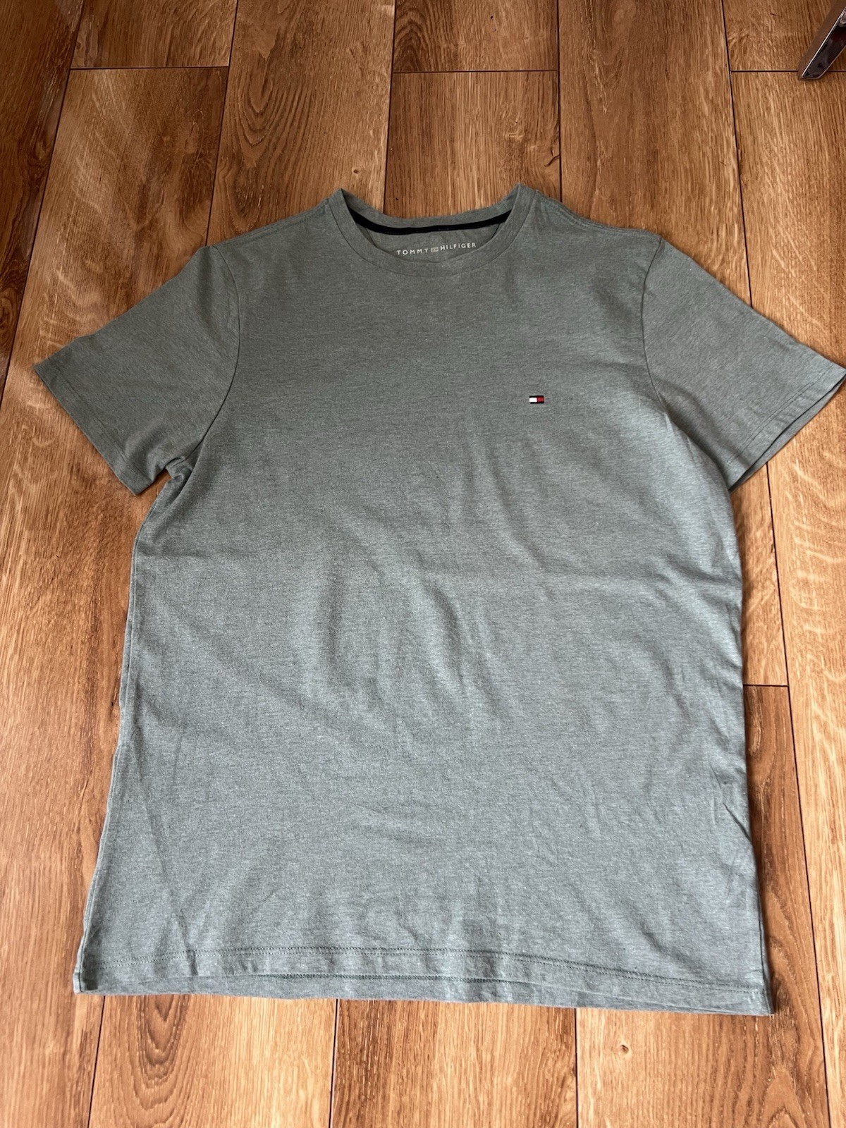 Tommy Hilfiger Small Logo Essential T-Shirt Sage Green Size Small